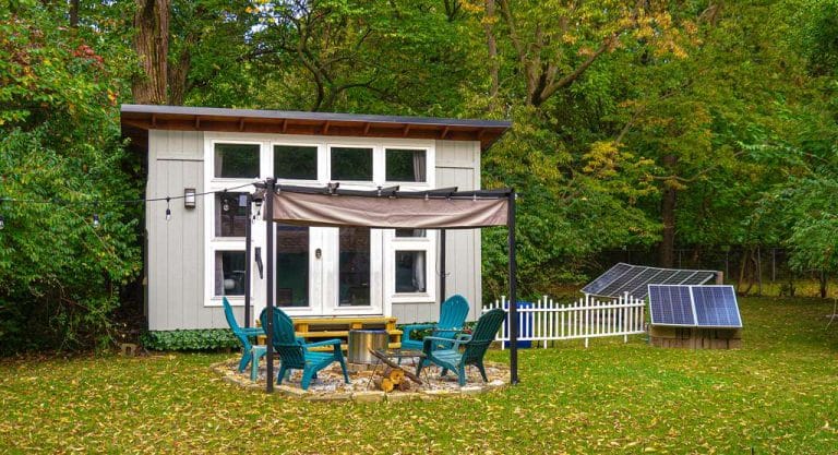 Shed cabin in backyard powered by solar
